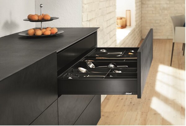 770M5502S blum LEGRABOX pure, terraschwarz matt Zarge M=90,3mm, NL=550 mm